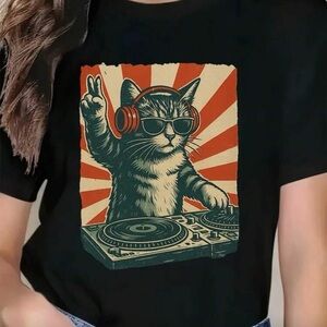Graphic T-Shirt~~Cat DJ~~ Size Small~~NWT~~Black ❤️🐱